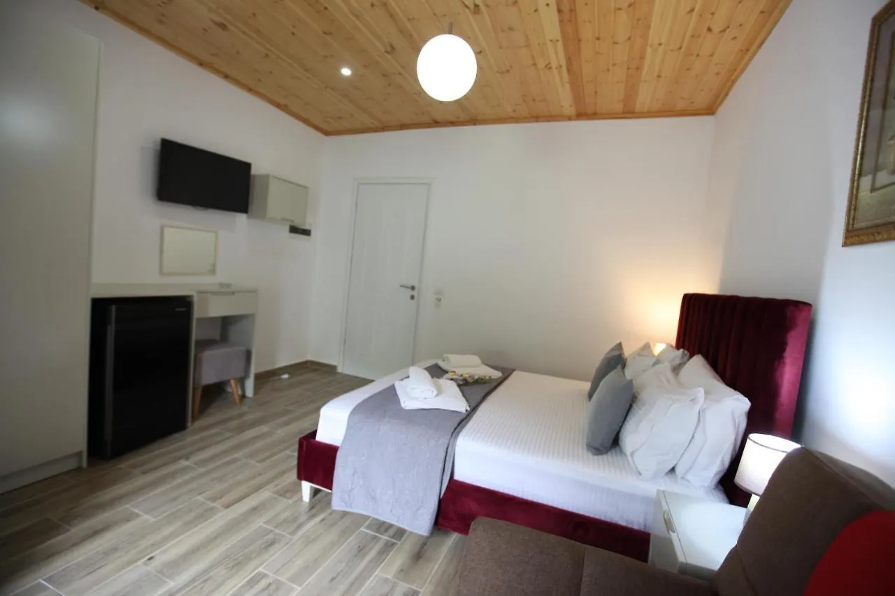 Hotel Erviliano Borsh 0*,