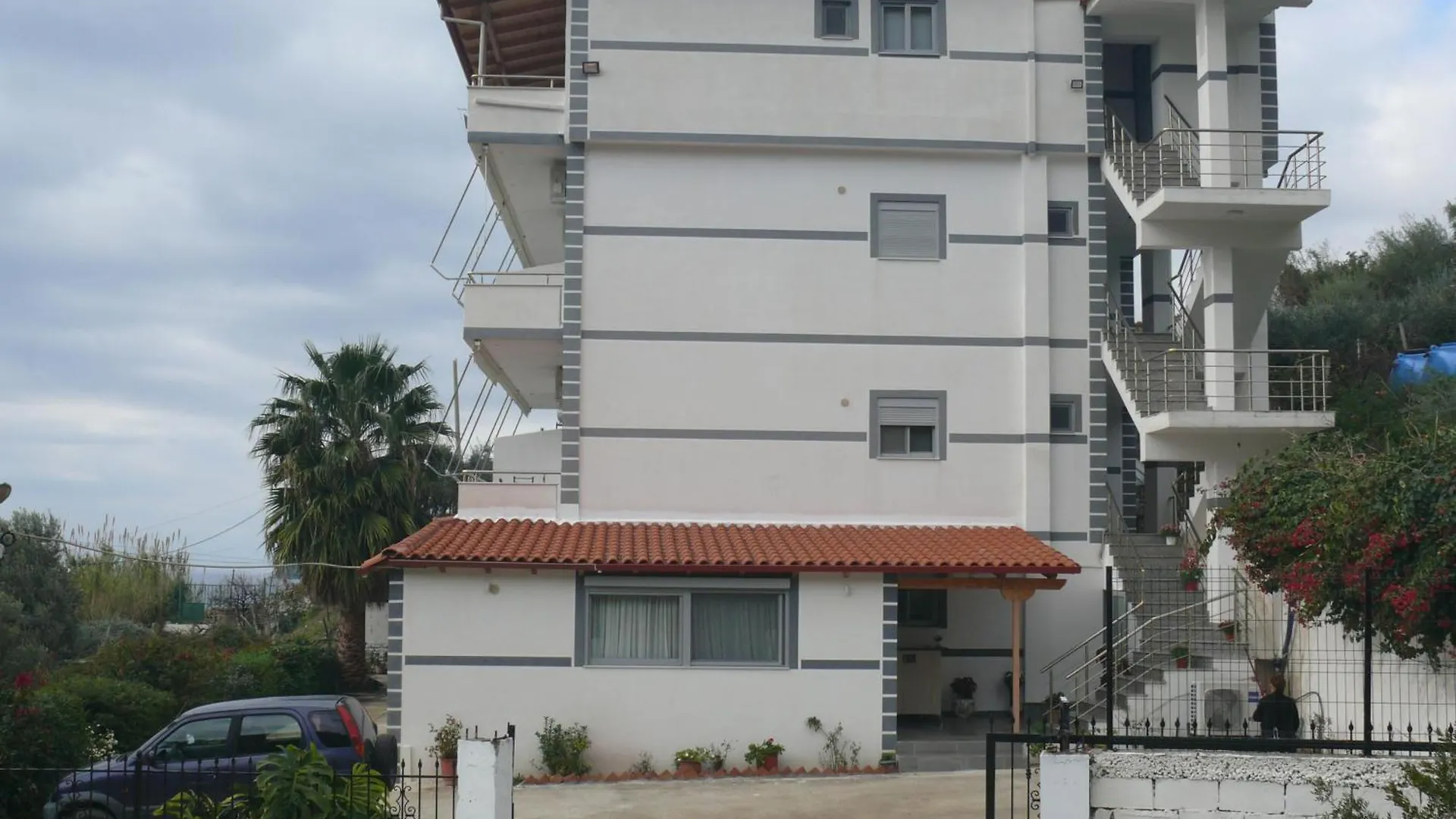 Hotel Erviliano Borsh 0*,