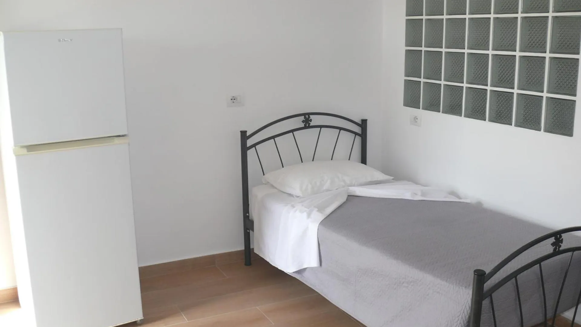 Hotel Erviliano Borsh 0*,  Albánie