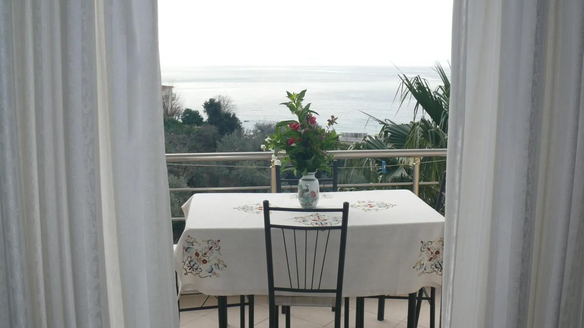 Hotel Erviliano Borsh Aparthotel